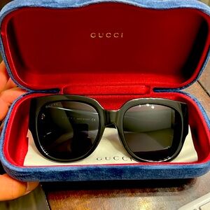 Like brand new authentic oversized black Gucci sunglasses